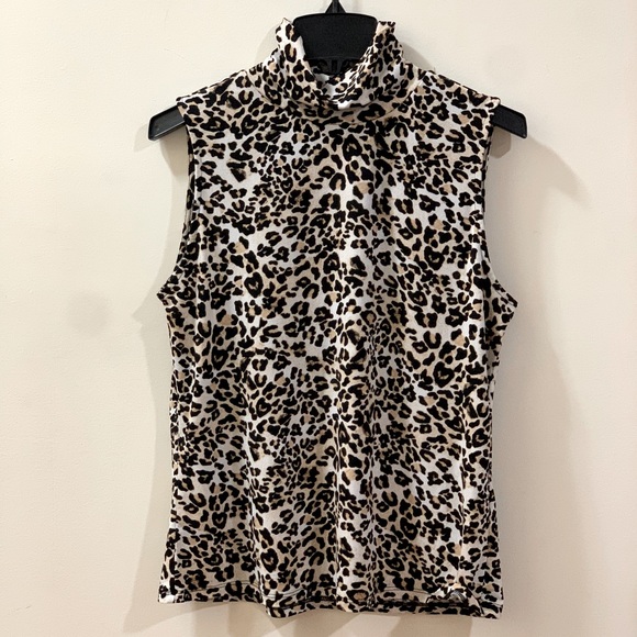 Riley & Rae turtleneck cheetah size large - Picture 3 of 3